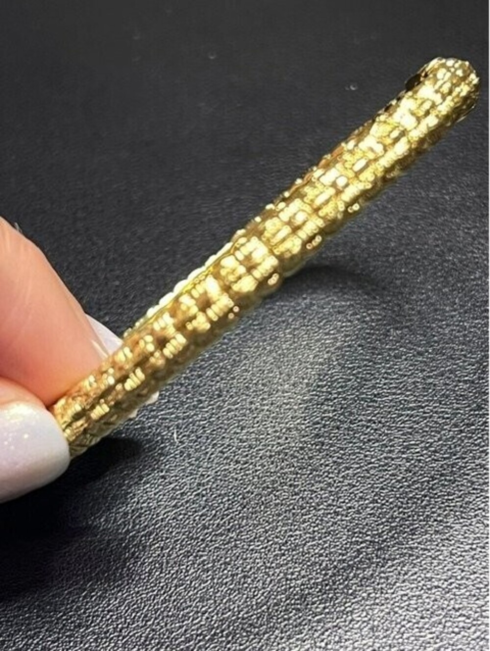 B5983 Talbots basket weave Textured Gold Tone Hinged Bangle Bracelet 7.25"